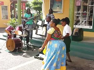 Dulce chica fuma pel ...